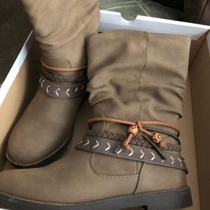 Sugar taupe boots